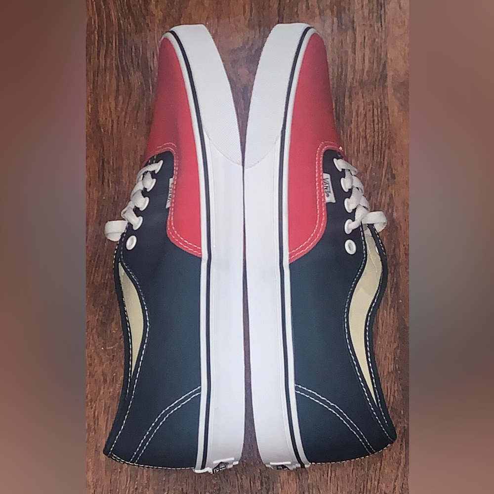 Vans - Picture 11 of 13